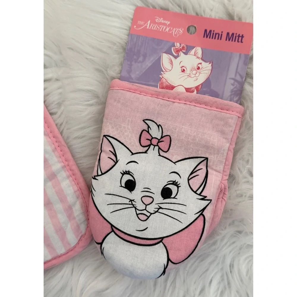 Disney The Aristocats Marie Pot Holder and Mini Oven Mitt Set Pink White NEW